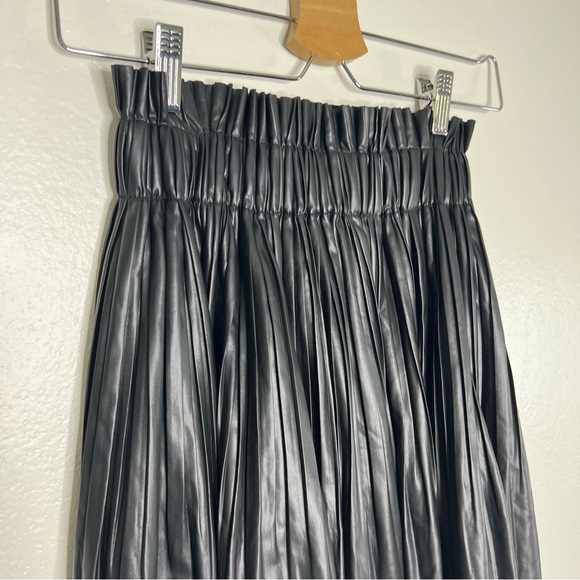 Zara Black Pleated Faux Leather High Rise Mini Skirt Sz XS - Picture 6 of 9